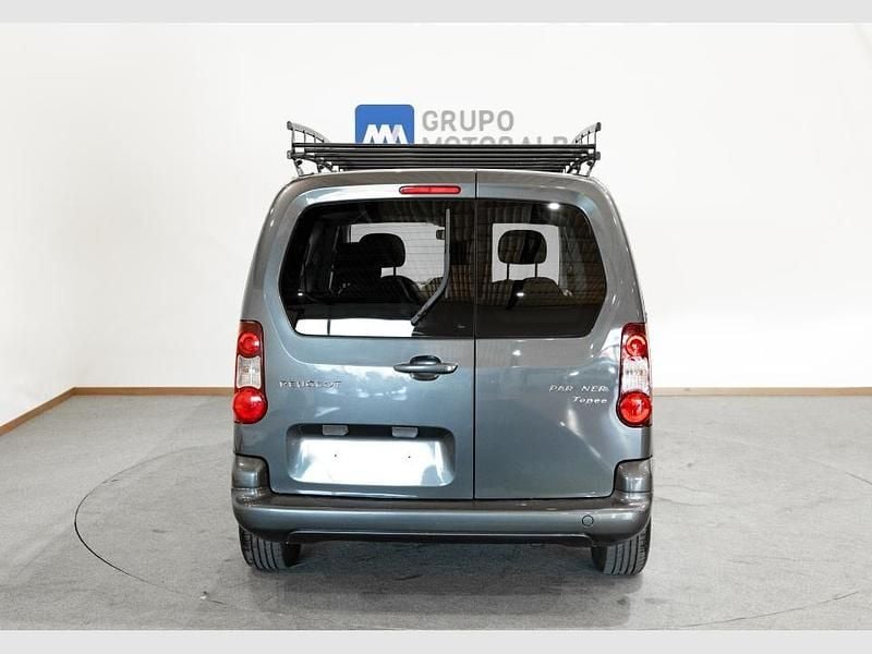 Usado Peugeot TePee Active 100 CV (73 kW) 2018 Gris Familiar