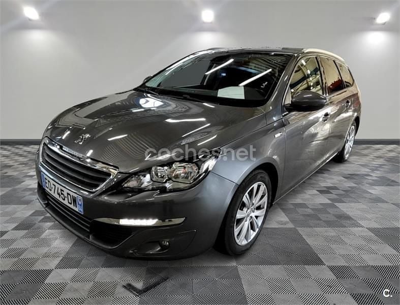 Usado Peugeot 308 SW Active 120 CV (88 kW) 2016 Gris / plata Familiar