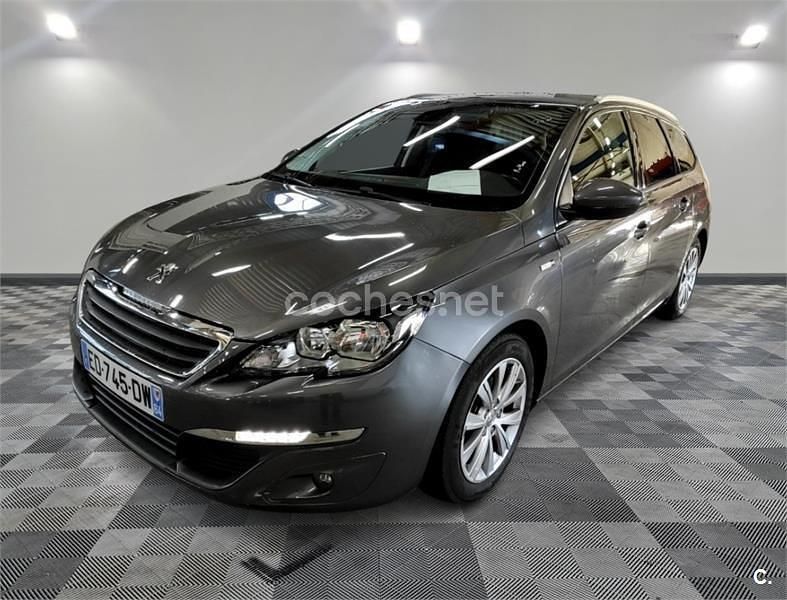 Usado Peugeot 308 SW Active 120 CV (88 kW) 2016 Gris / plata Familiar