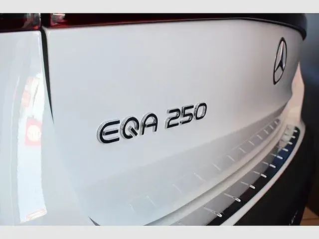 Usado Mercedes EQA250 139 kW (190 CV) 2023 Blanco polar SUV