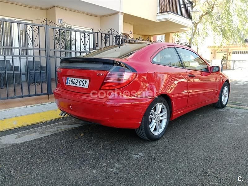 Usado Mercedes C220 143 CV (105 kW) 2004 Rojo Berlina