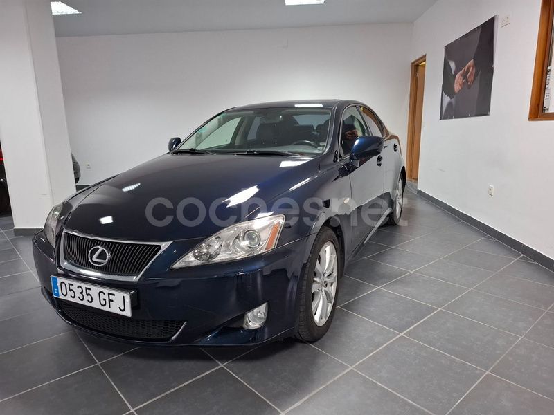 Azul Usado 2006 Lexus IS220d Luxury Line Berlina | 7400 € (Caro) - Imagen 1/4