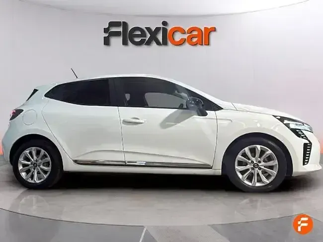 Begagnad Renault Clio V Evolution 90 HK (66 kW) 2024 Vit Sedan