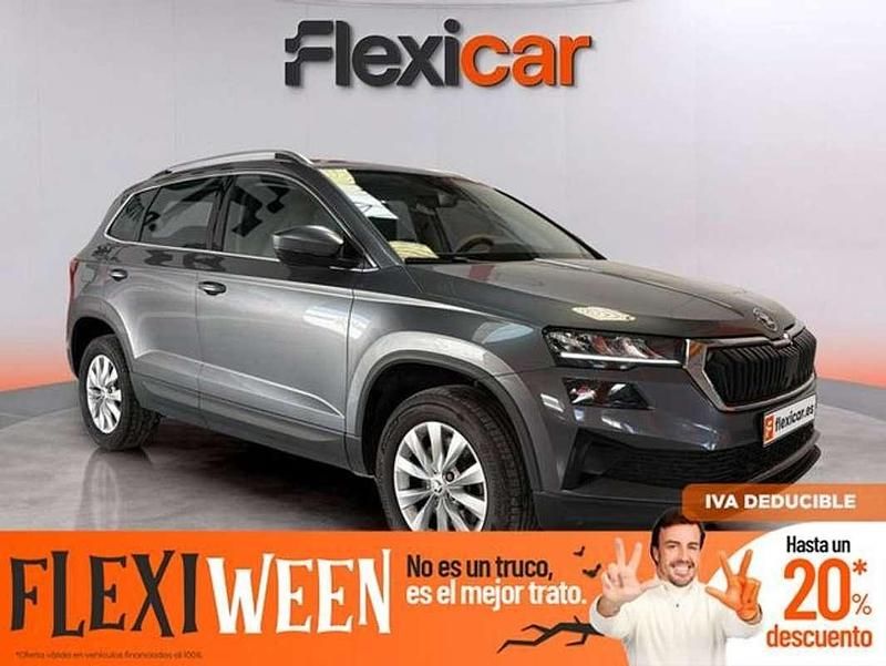Gris Usado 2023 Skoda Karoq Ambition SUV | 21.690 € (Un poco caro) - Imagen 1/4
