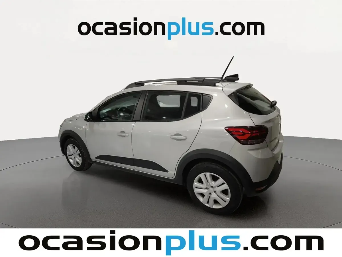 Usado Dacia Sandero Expression 91 CV (66 kW) 2024 Gris plata Utilitario