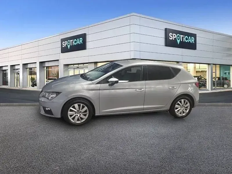 Usado Seat Leon Style 115 CV (84 kW) 2020 Gris / plata Familiar
