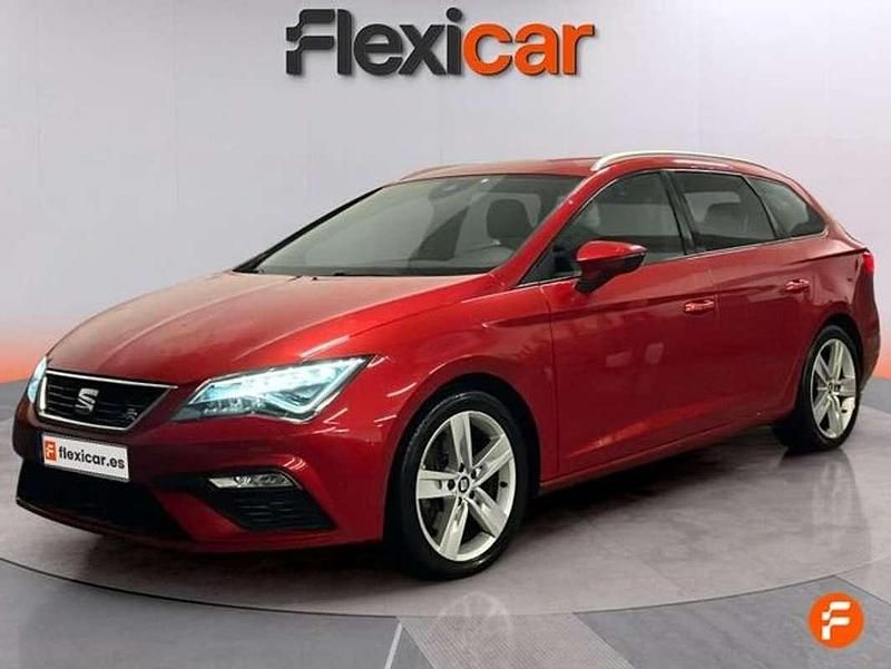 Usado Seat Leon Style 116 CV (85 kW) 2020 Rojo Berlina