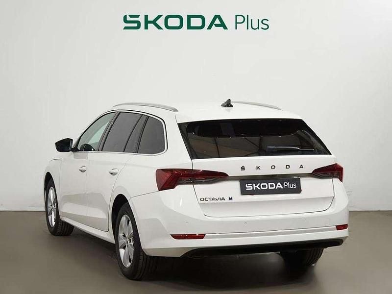 Usado Skoda Octavia Ambition 116 CV (85 kW) 2021 Blanco Utilitario