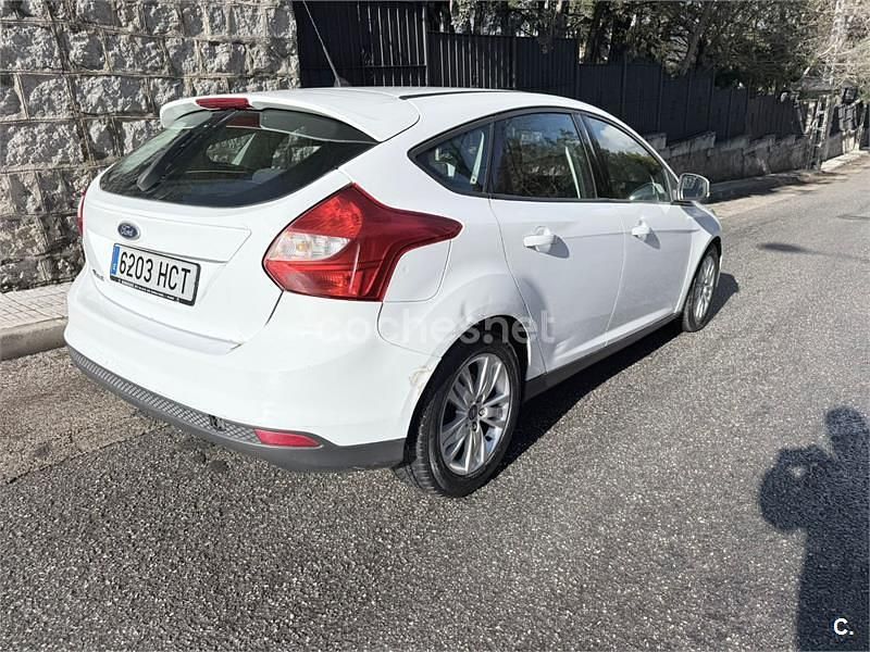 Usado Ford Focus Trend 95 CV (69 kW) 2011 Blanco Berlina