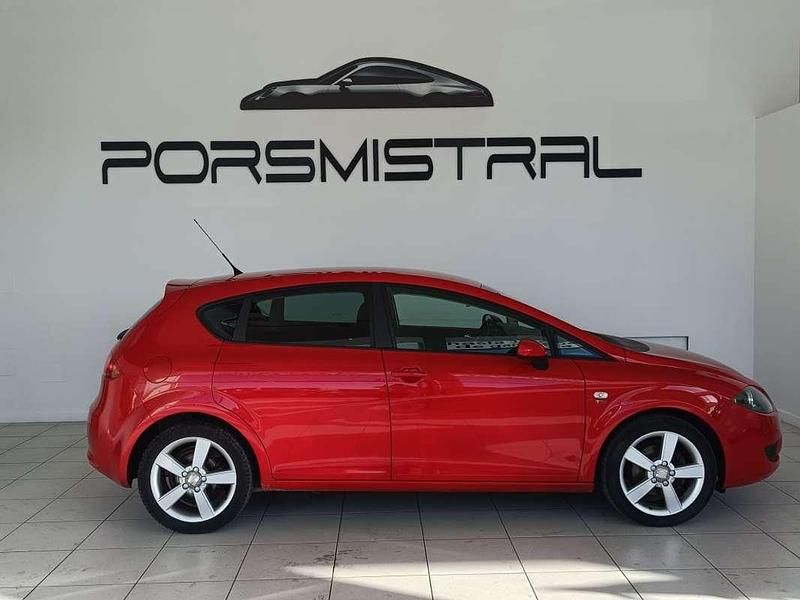 Usado Seat Leon Sport 140 CV (102 kW) 2009 Rojo Utilitario