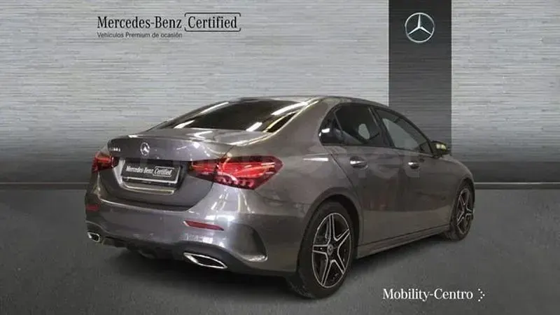 Usado Mercedes A180 116 CV (85 kW) 2025 Gris / plata Berlina
