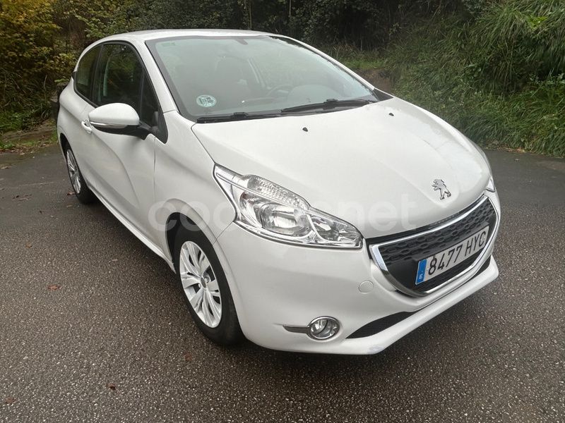 Usado Peugeot 208 Active 92 CV (67 kW) 2014 Blanco Utilitario