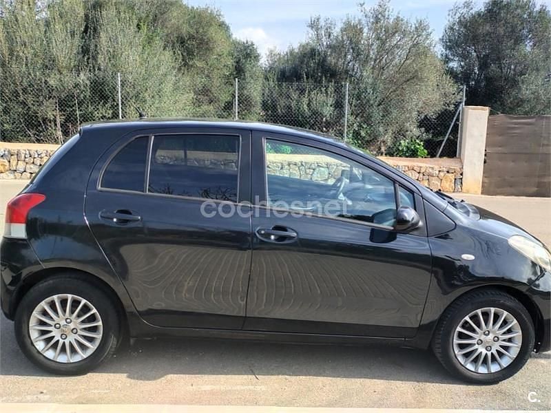 Usado Toyota Yaris 101 CV (74 kW) 2009 Negro Utilitario