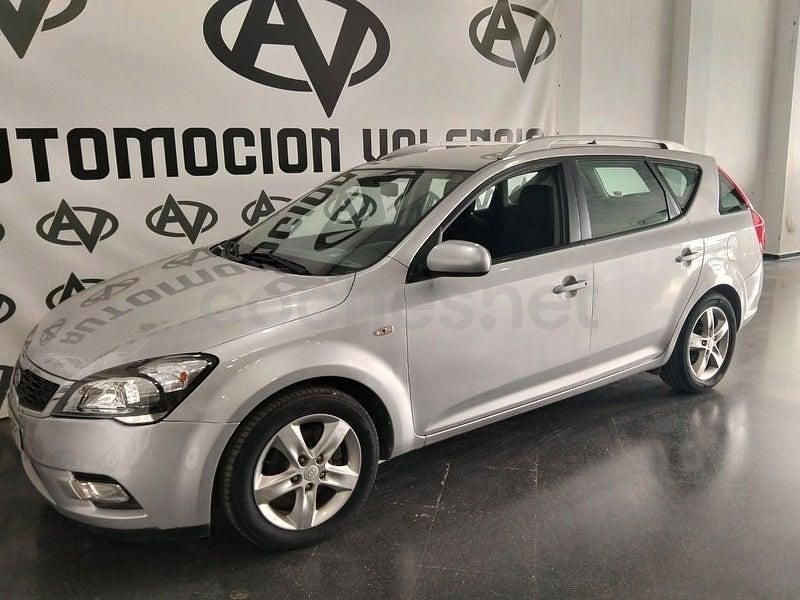 Usado Kia Ceed Active 128 CV (94 kW) 2011 Gris / plata Utilitario