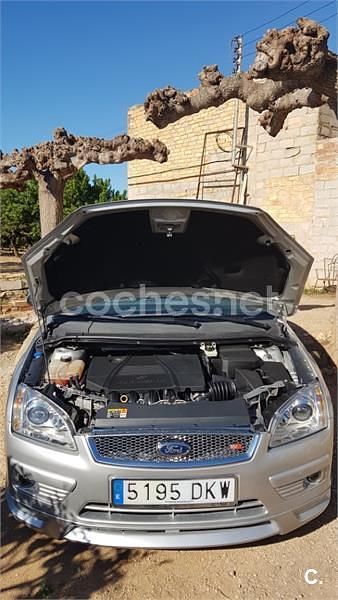 Usado Ford Focus Sport 145 CV (106 kW) 2005 Gris / plata Berlina
