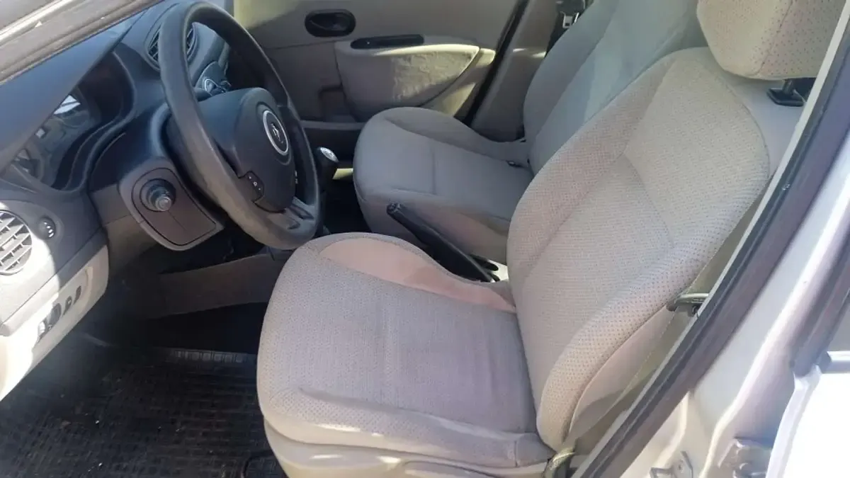 Usado Renault Clio Dynamique 86 CV (63 kW) 2006 Gris Utilitario