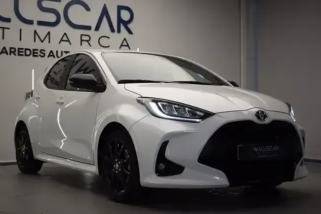 Usado Toyota Yaris Style 115 CV (84 kW) 2022 Blanco Utilitario