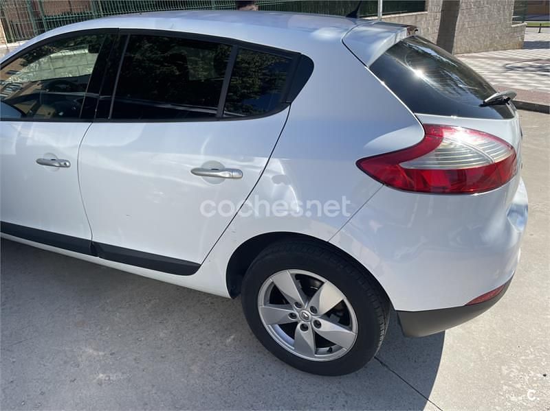Usado Renault Mégane Business 105 CV (77 kW) 2010 Blanco Berlina