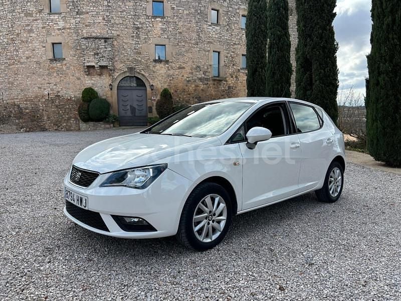 Usado Seat Ibiza Style 105 HP (77 kW) 2014 Branco Sedan