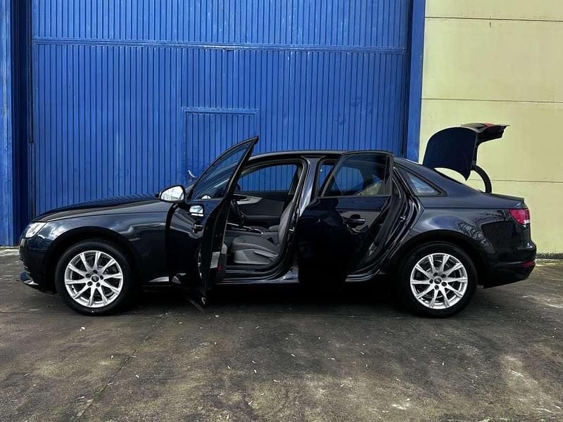 Usado Audi A4 Advanced 150 CV (110 kW) 2016 Azul Berlina