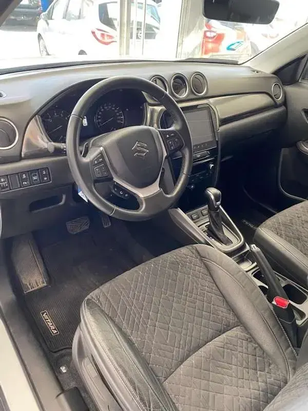 Usado Suzuki Vitara 102 CV (75 kW) 2024 Blanco SUV