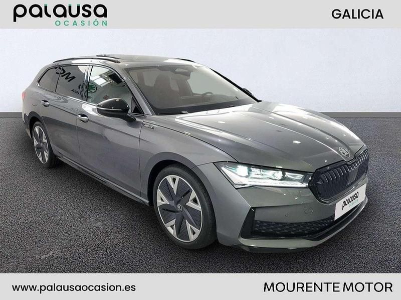 Usado Skoda Superb SportLine 150 CV (110 kW) 2025 Gris Familiar