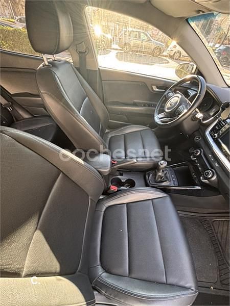 Usado Kia Stonic 100 CV (73 kW) 2019 Blanco SUV