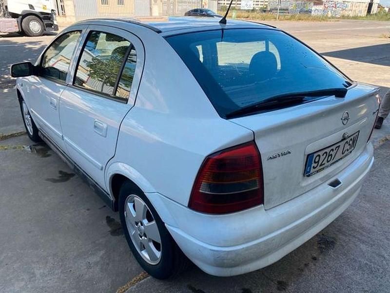 Usado Opel Astra Edition 80 CV (58 kW) 2004 Blanco Berlina