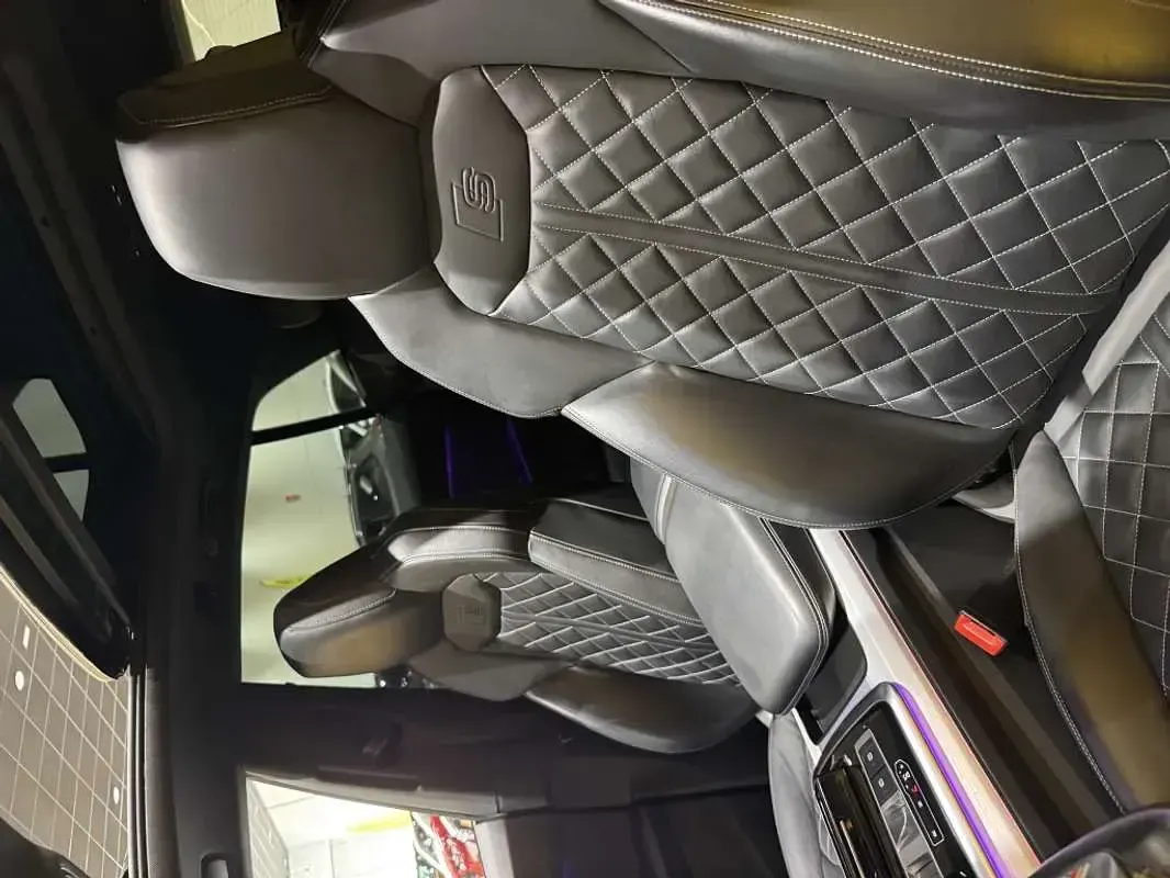 Usado Audi Q8 286 CV (210 kW) 2022 Plateado SUV