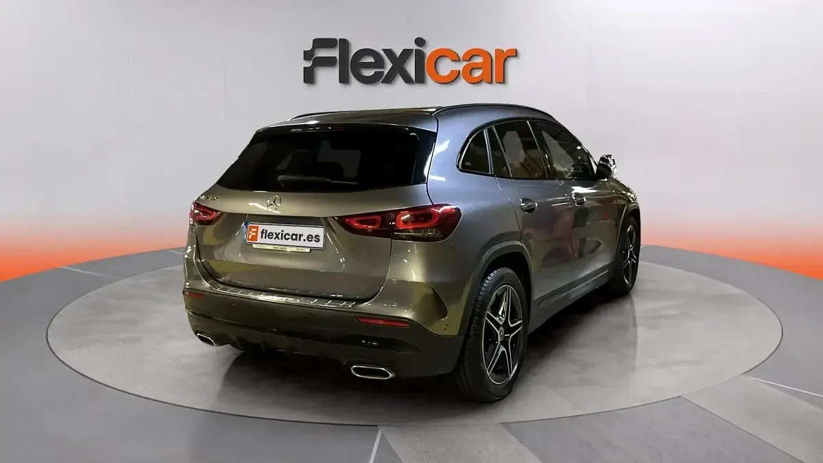 Usado Mercedes GLA180 136 CV (100 kW) 2023 Gris SUV