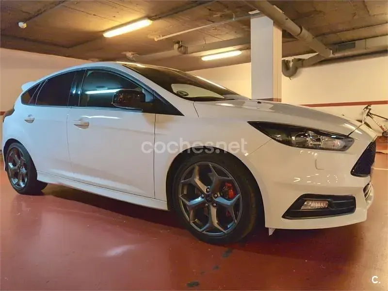 Usado Ford Focus ST 250 CV (183 kW) 2017 Blanco Berlina