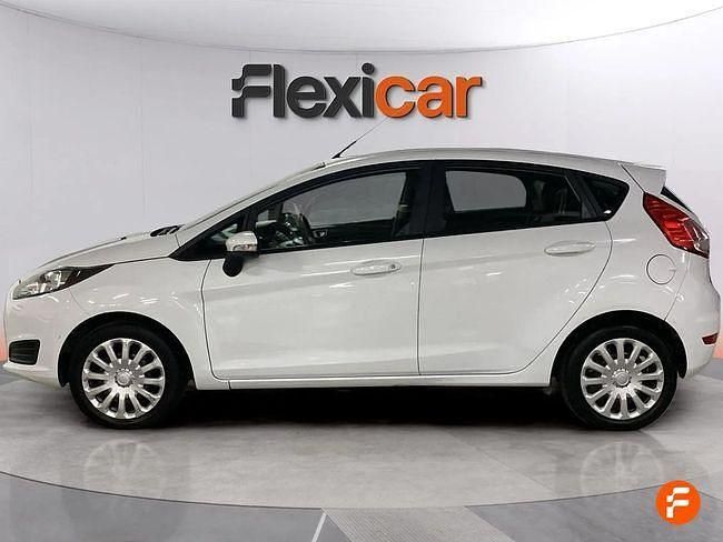 Usado Ford Fiesta Trend 75 CV (55 kW) 2016 Blanco Utilitario