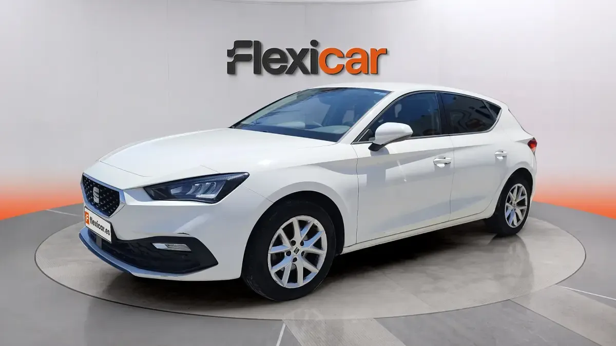 Usado Seat Leon Style 116 CV (85 kW) 2021 Blanco Berlina