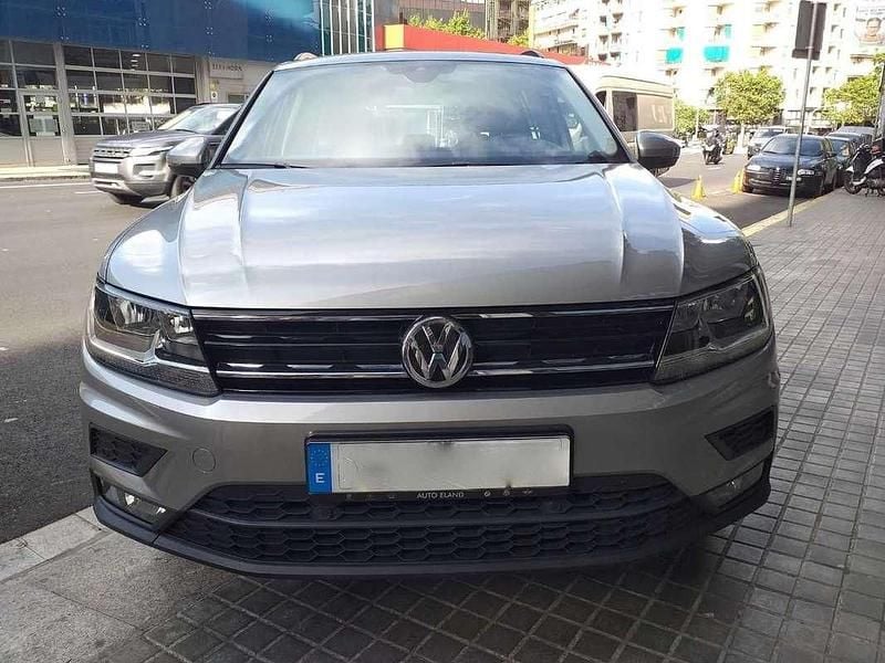 Usado VW Tiguan Sport 150 HP (110 kW) 2018 Prateado SUV