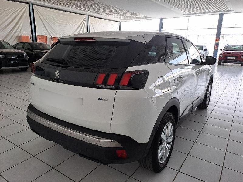 Usado Peugeot 3008 Active 130 CV (95 kW) 2017 Blanco SUV