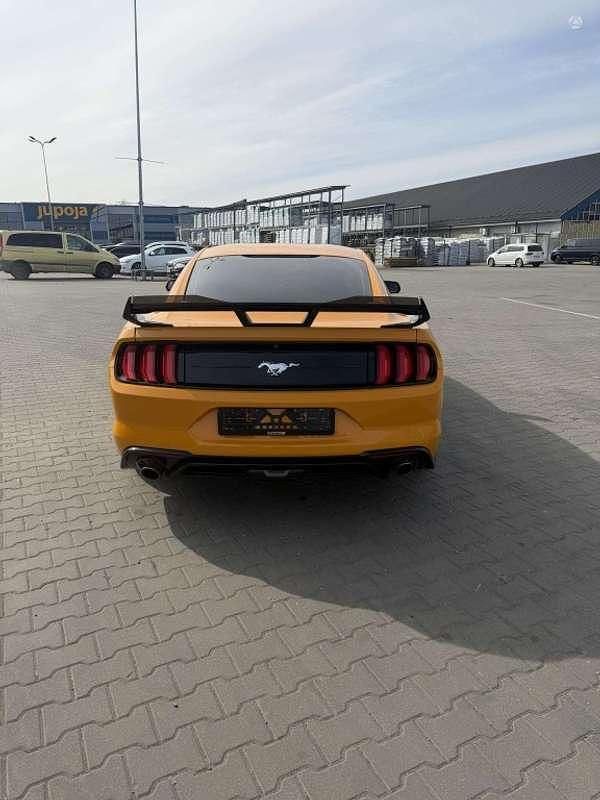 Usado Ford Mustang Fastback 314 CV (230 kW) 2019 Naranja Coupe