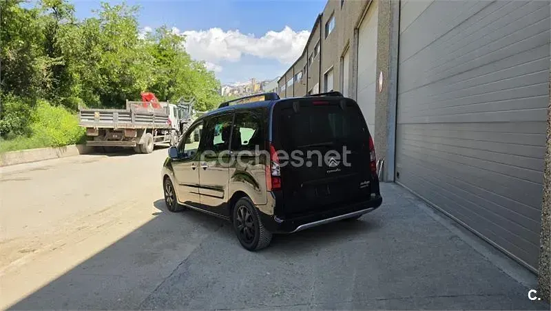 Usado Citroën Berlingo Feel 120 CV (88 kW) 2014 Negro Monovolumen