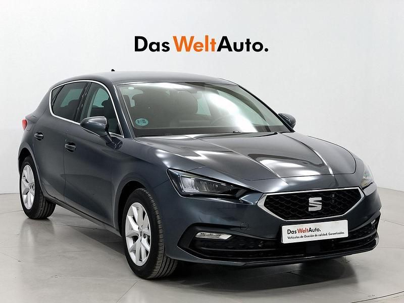 Gris Usado 2025 Seat Leon Style Berlina | 19.900 € (Buen precio) - Imagen 1/4