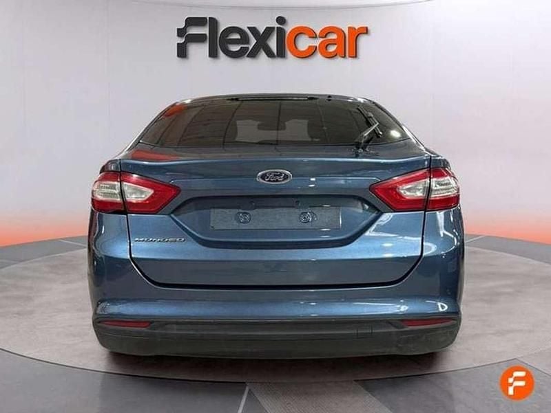 Usado Ford Mondeo Business Edition 150 CV (110 kW) 2018 Azul Berlina