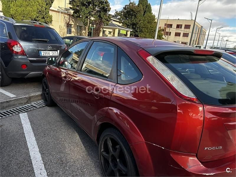 Usado Ford Focus Titanium 90 CV (66 kW) 2009 Rojo Berlina