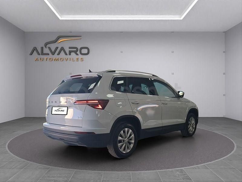 Usado Skoda Karoq Ambition 150 CV (110 kW) 2023 Blanco SUV
