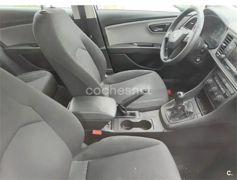 Usado Seat Leon Style 115 CV (84 kW) 2019 Blanco Berlina