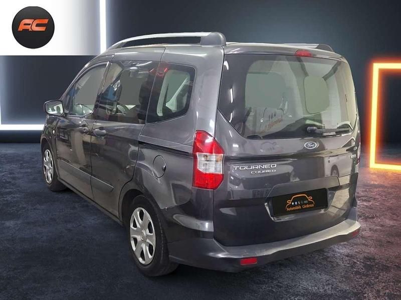 Usado Ford Tourneo Courier Ambiente 102 CV (75 kW) 2015 Gris Monovolumen