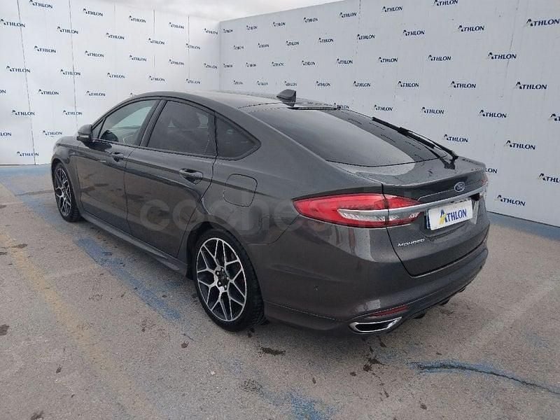 Usado Ford Mondeo ST-Line 193 CV (141 kW) 2021 Gris / plata Berlina