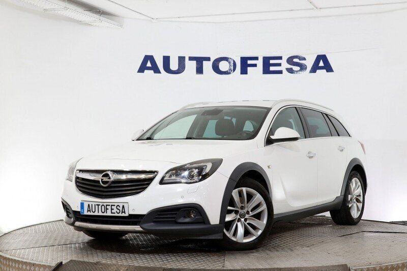 Blanco Usado 2016 Opel Insignia Country Tourer S Familiar | 14.850 € - Imagen 1/4