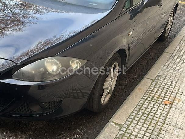 Usado Seat Leon Reference 105 CV (77 kW) 2006 Negro Berlina