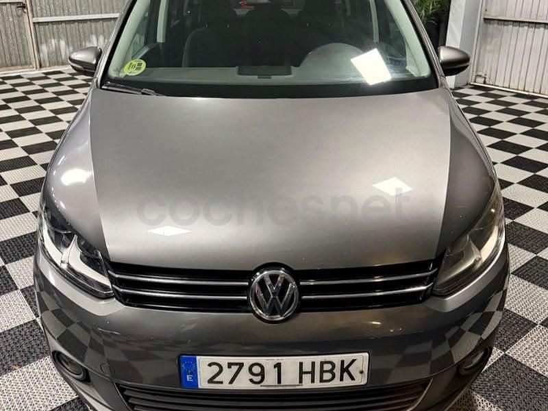 Usado VW Touran Advance 105 CV (77 kW) 2011 Gris / plata Monovolumen