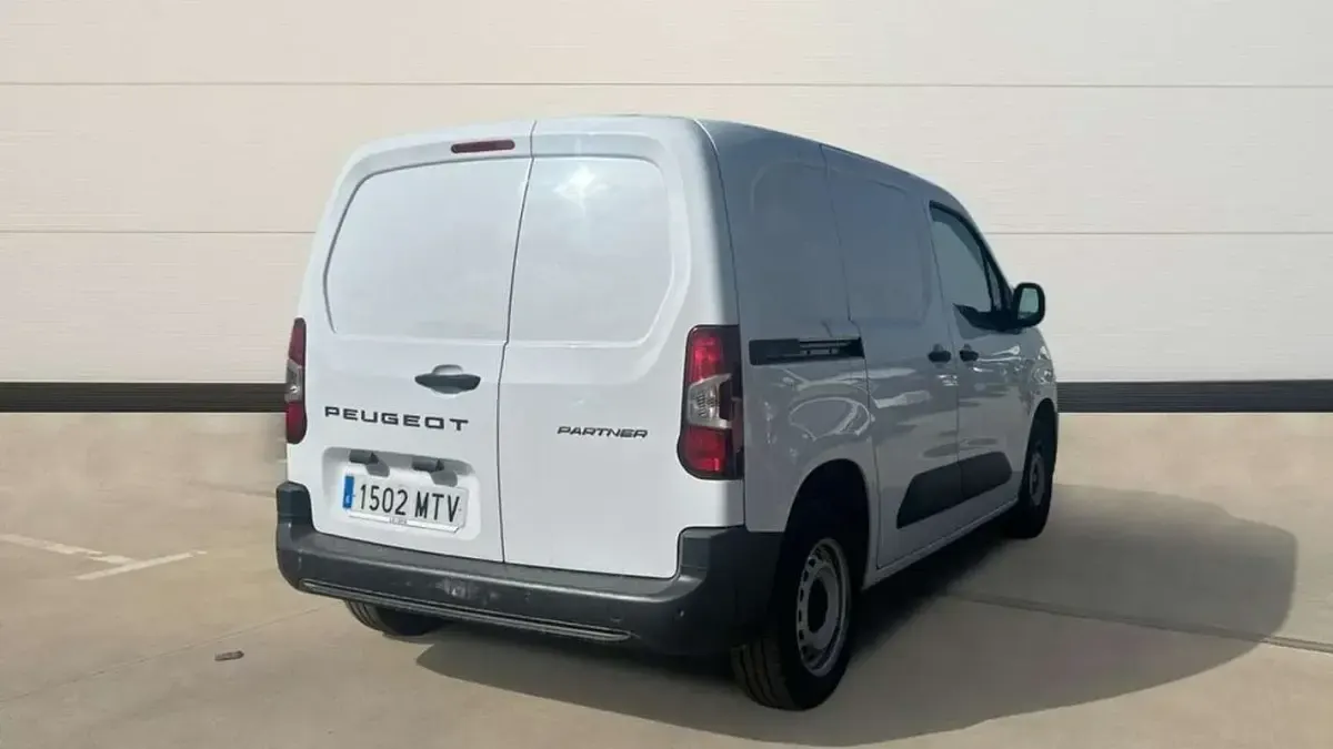 Usado Peugeot Partner 103 CV (75 kW) 2024 Blanco Monovolumen