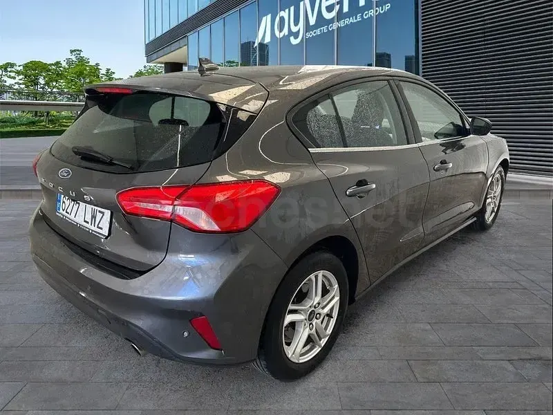 Usado Ford Focus Trend 120 CV (88 kW) 2022 Gris / plata Berlina