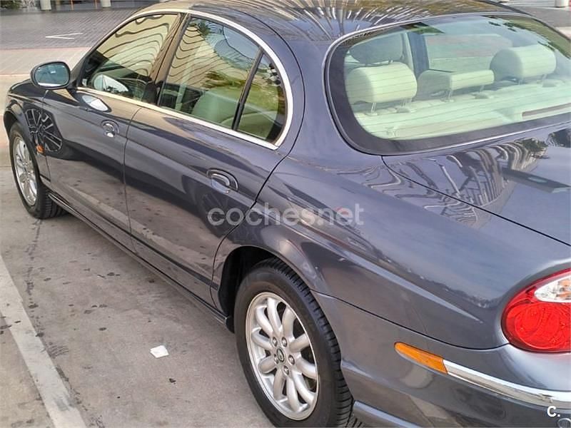 Usado Jaguar S-Type Executive 238 CV (175 kW) 2002 Gris / plata Berlina